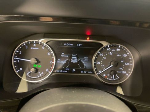 Used 2025 Nissan Pathfinder SV image 18