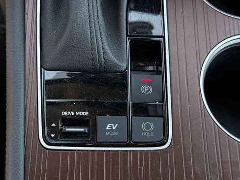Used 2024 Toyota Sienna XLE FWD image 20