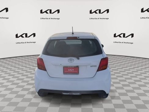 Used 2015 Toyota Yaris L image 7