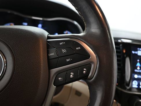 Used 2020 Jeep Grand Cherokee Overland AWD/4WD image 29