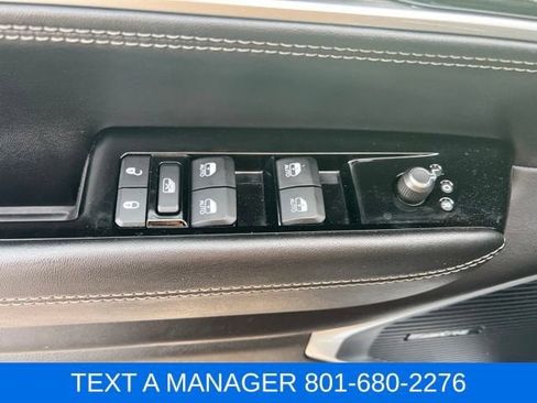 Used 2023 Jeep Wagoneer Series III w/ Preferred Equipment Group AWD/4WD image 18