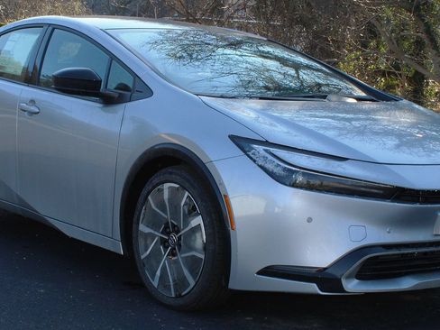 New 2026 Toyota Prius Plug-In Hybrid FWD image 3