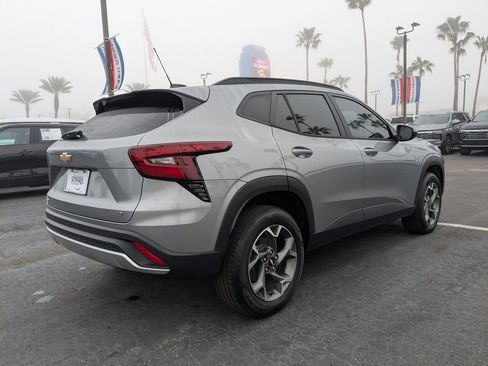 Used 2024 Chevrolet Trax LT w/ Driver Confidence Package image 4