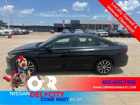 Used 2025 Volkswagen Jetta SE FWD image 2