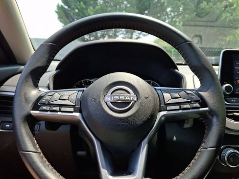 Used 2024 Nissan Altima 2.5 SR FWD image 18