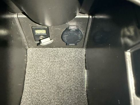 Used 2015 Toyota Prius Three image 33