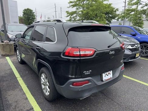 Used 2017 Jeep Cherokee Latitude w/ Comfort/Convenience Group AWD/4WD image 4