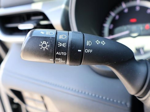 Used 2024 Toyota Highlander LE image 43