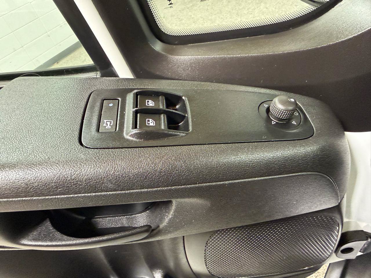 Used 2023 RAM ProMaster 2500 FWD image 12