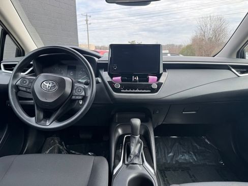Used 2025 Toyota Corolla LE image 16