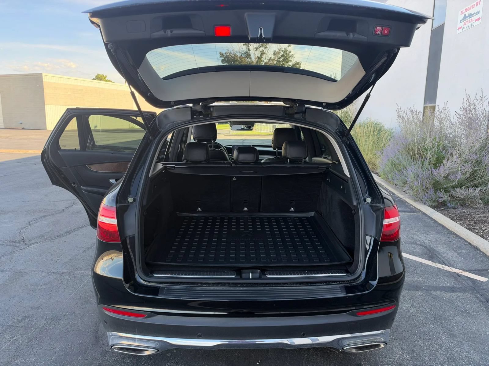 Used 2016 Mercedes-Benz GLC 300 4MATIC w/ Driver Assistance Package image 24