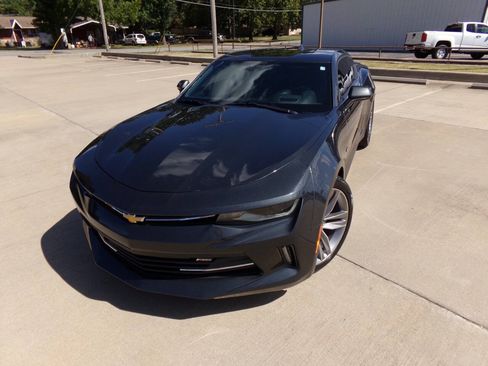 Used 2017 Chevrolet Camaro LT RWD image 7