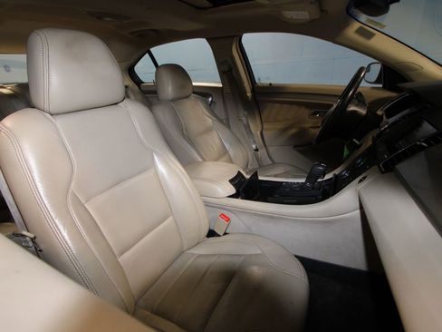 Used 2013 Ford Taurus SEL FWD image 19