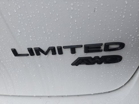 New 2026 Chrysler Pacifica Limited AWD/4WD image 7
