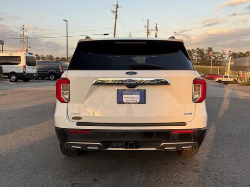 Used 2020 Ford Explorer XLT w/ Equipment Group 202A image 8