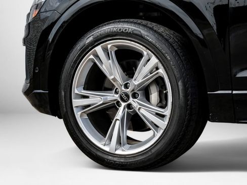 Used 2022 Audi Q8 Premium Plus AWD/4WD image 56