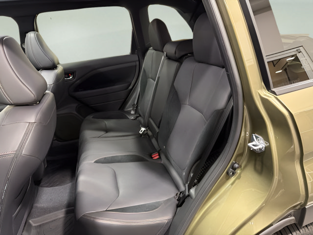 Used 2025 Subaru Forester Touring w/ Touring Package AWD/4WD image 32