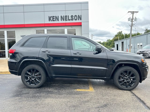 Used 2020 Jeep Grand Cherokee Altitude AWD/4WD image 13