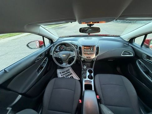 Used 2017 Chevrolet Cruze LT FWD image 19
