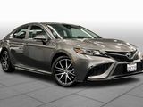 Used 2022 Toyota Camry SE image 2