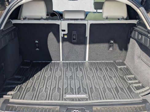 Used 2022 Land Rover Range Rover Velar S image 6