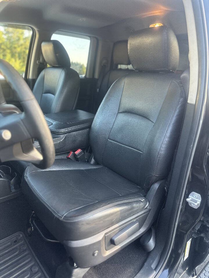 Used 2015 RAM 1500 Express w/ Black Ram 1500 Express Group AWD/4WD image 16