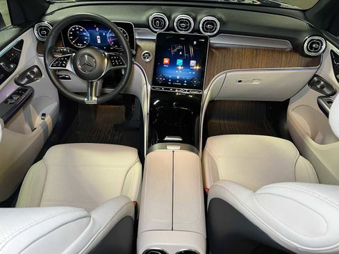 Certified 2025 Mercedes-Benz GLC 300 4MATIC image 43