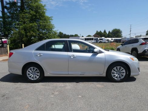 Used 2014 Toyota Camry FWD image 4