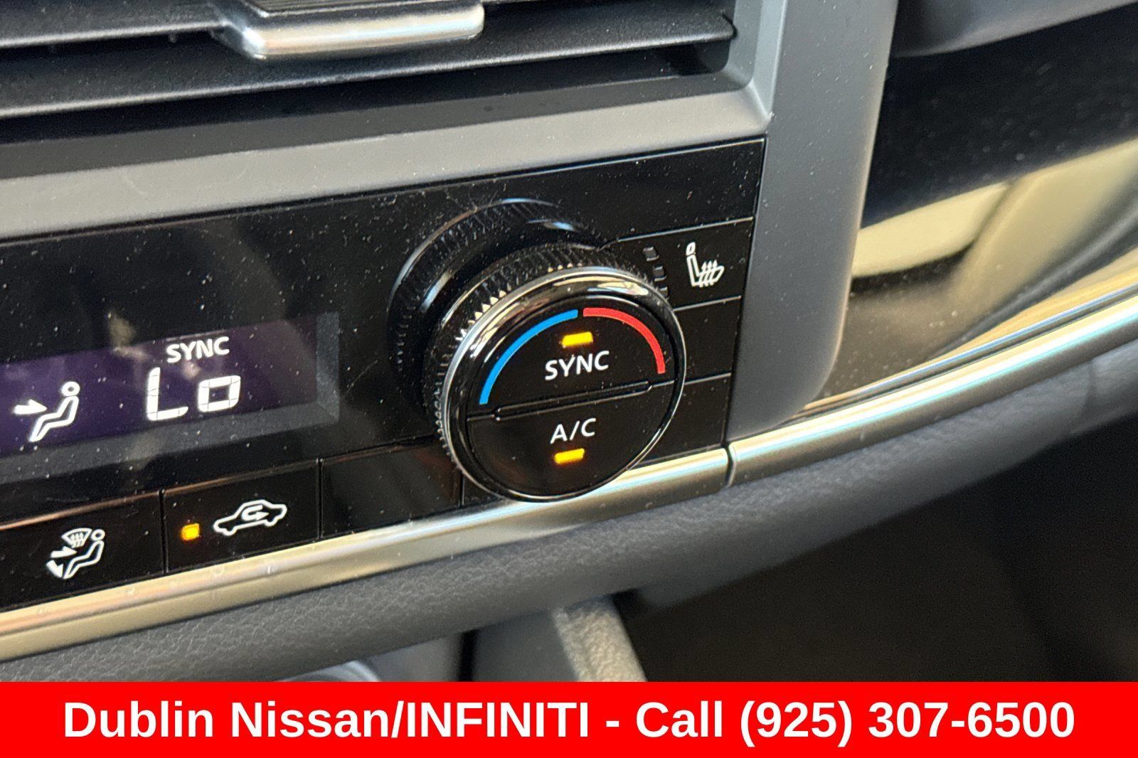 Used 2025 Nissan Rogue SV AWD/4WD image 31