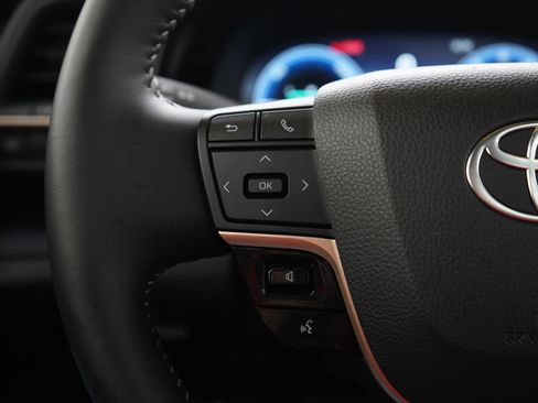 Used 2026 Toyota Crown Limited w/ Advanced Technology Package image 25