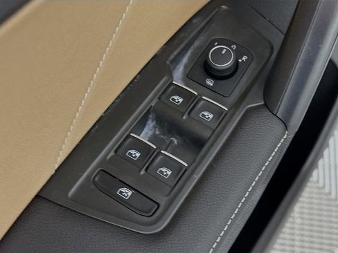 Used 2023 Volkswagen Tiguan SE image 19