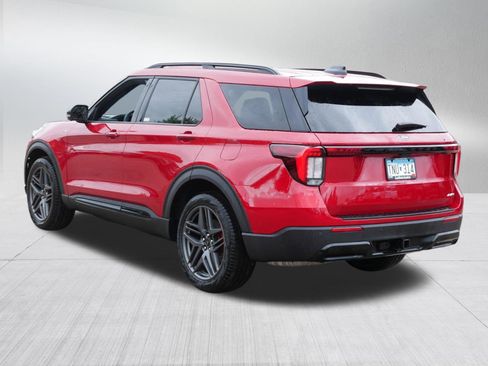 Used 2026 Ford Explorer ST-Line w/ ST-Line Street Pack AWD/4WD image 5