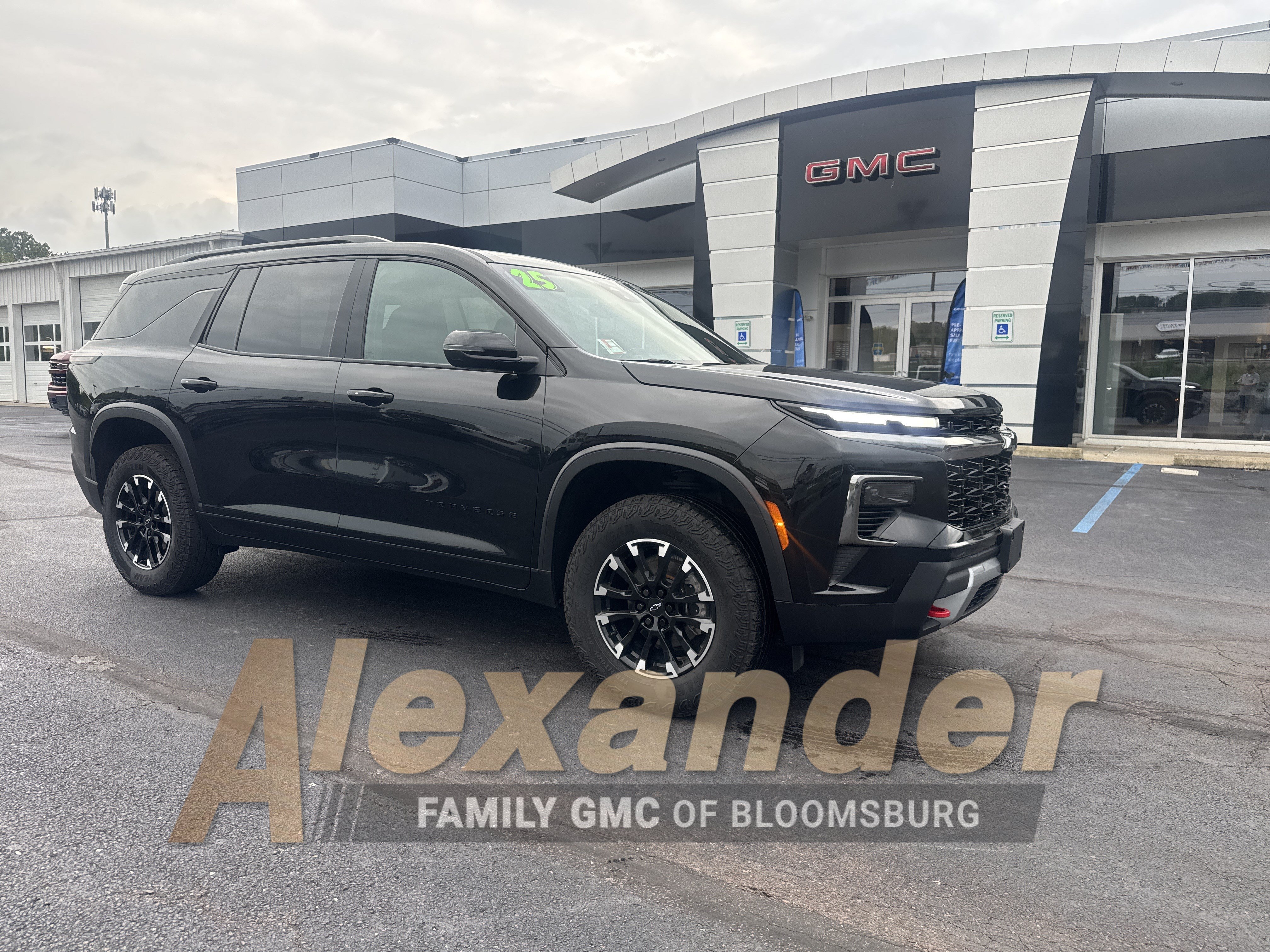 Used 2025 Chevrolet Traverse Z71 AWD/4WD image 1
