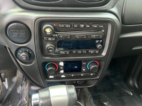 Used 2009 Chevrolet TrailBlazer SS w/ Sun And 6-Disc Cd Package image 25