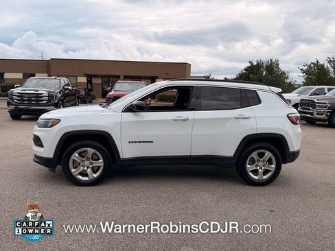 Used 2024 Jeep Compass Latitude w/ Convenience Group AWD/4WD image 4