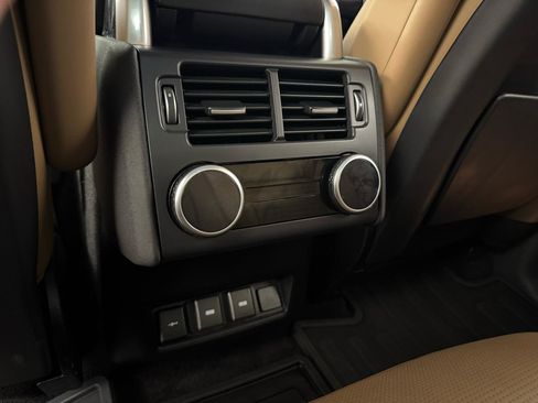 Used 2024 Land Rover Discovery Dynamic SE image 35