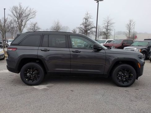 New 2026 Jeep Grand Cherokee Altitude RWD image 3