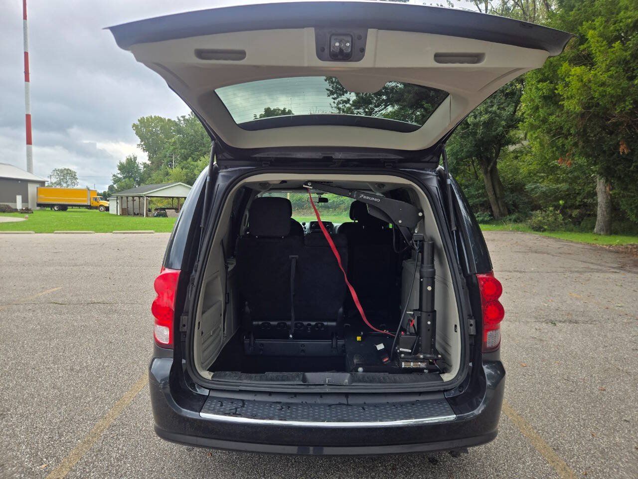 Used 2013 Dodge Grand Caravan SE FWD image 34