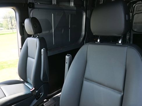Used 2025 Mercedes-Benz Sprinter 2500 image 5