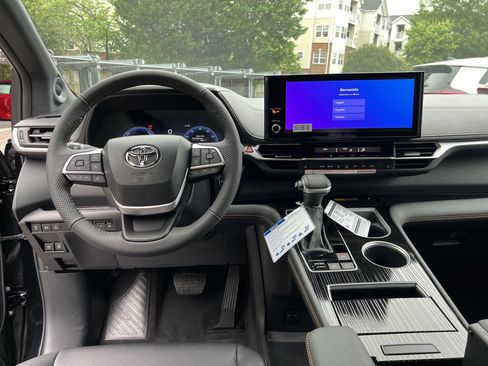 New 2026 Toyota Sienna XLE Woodland Edition AWD/4WD image 11
