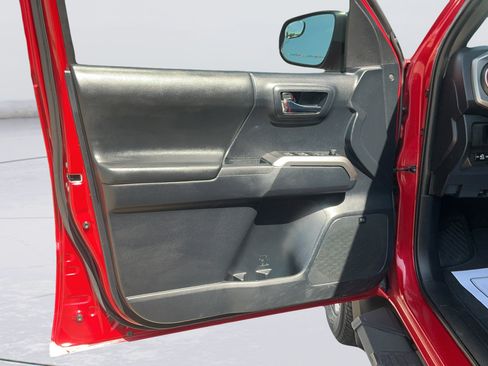 Used 2019 Toyota Tacoma Limited RWD image 18