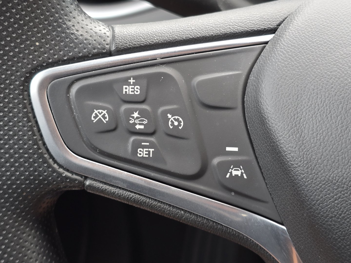 Used 2022 Chevrolet Malibu LT FWD image 11
