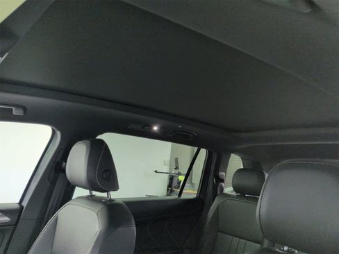 Certified 2022 Volkswagen Tiguan SE R-Line image 18