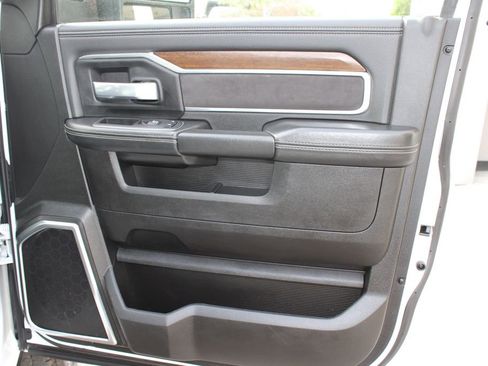 Used 2024 RAM 2500 Laramie AWD/4WD image 39