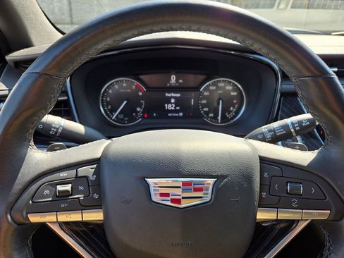 Used 2022 Cadillac XT6 Premium Luxury image 26