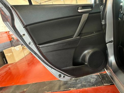 Used 2013 MAZDA MAZDA3 i Sport image 25