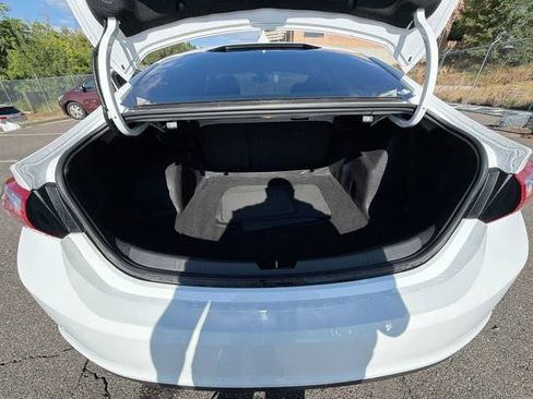 Used 2021 Chevrolet Malibu LT FWD image 32