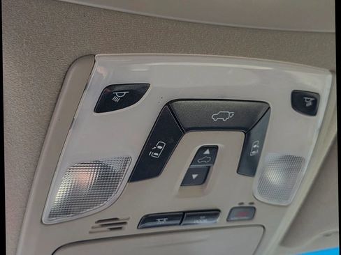 Used 2013 Toyota Sienna XLE image 26