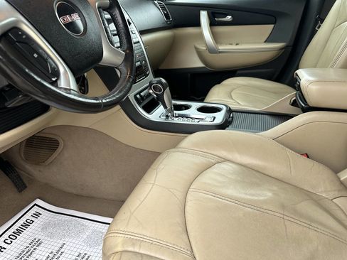 Used 2010 GMC Acadia SLT image 3