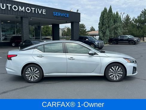 Used 2023 Nissan Altima 2.5 SV FWD image 2